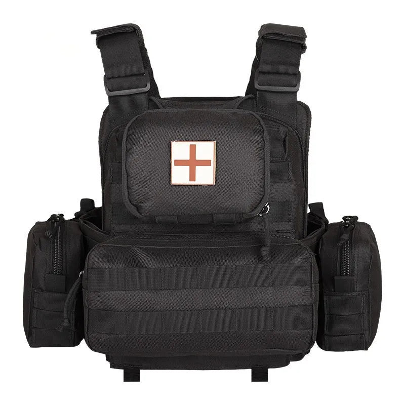 Men's camouflage tactical vest in wear-resistant polyester, shown in an outdoor setting.