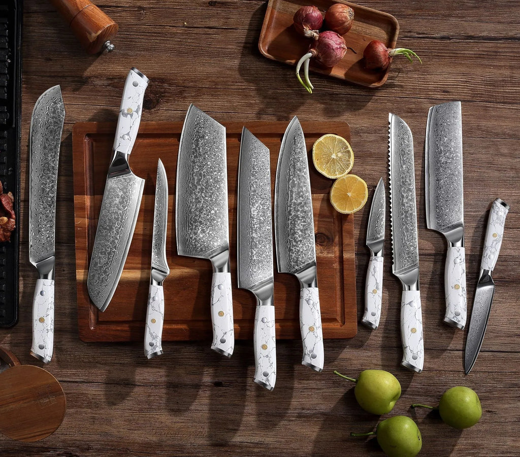 Damascus pattern chef's knife with 21cm VG10 steel blade and dark handle on a wooden surface.