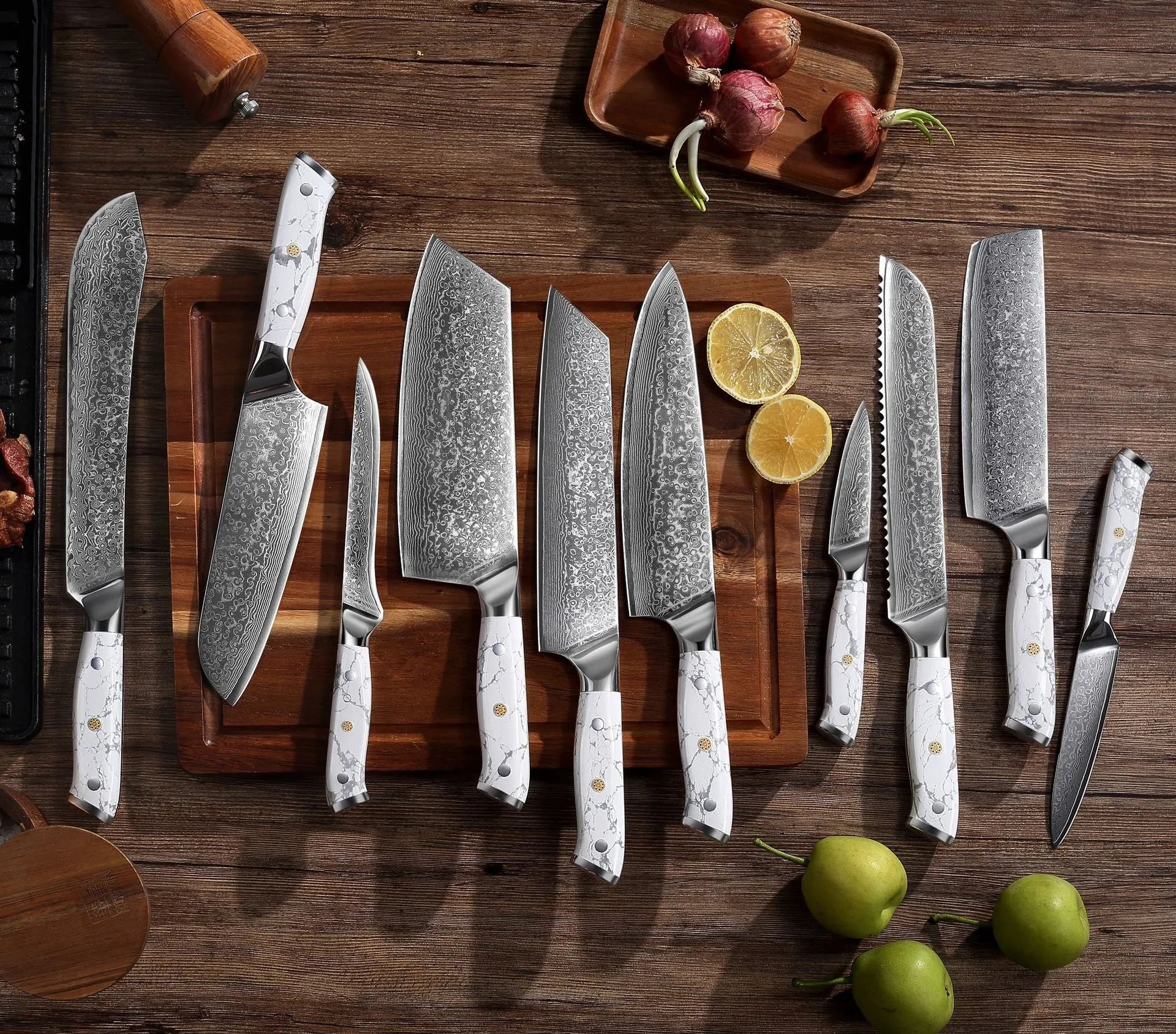 Damascus pattern chef's knife with 21cm VG10 steel blade and dark handle on a wooden surface.