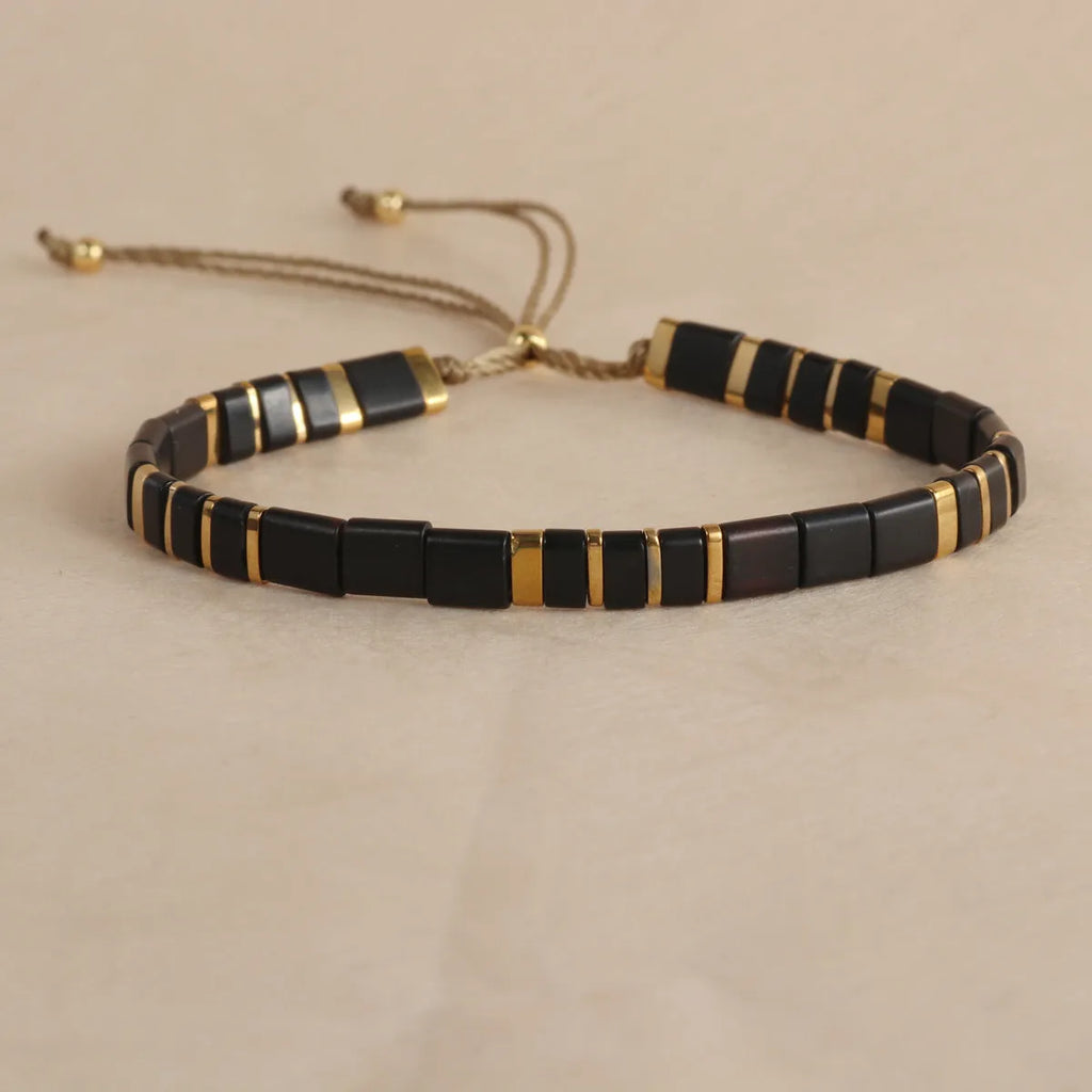 Geometric glass bead bracelet in European fashion style with round elements