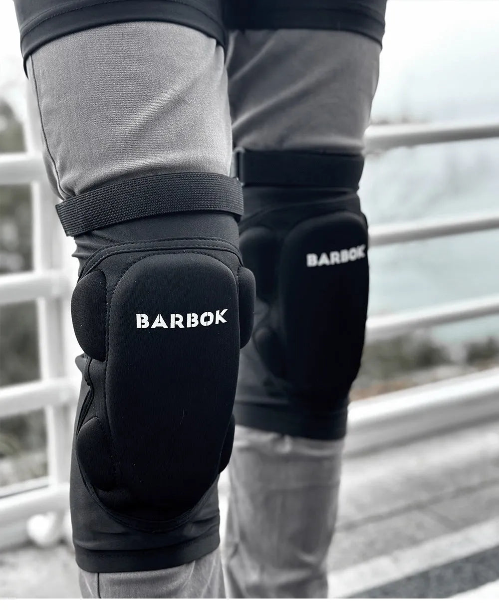 Black adult hip protection pad for skating and skiing, made from spandex and NBR foam.