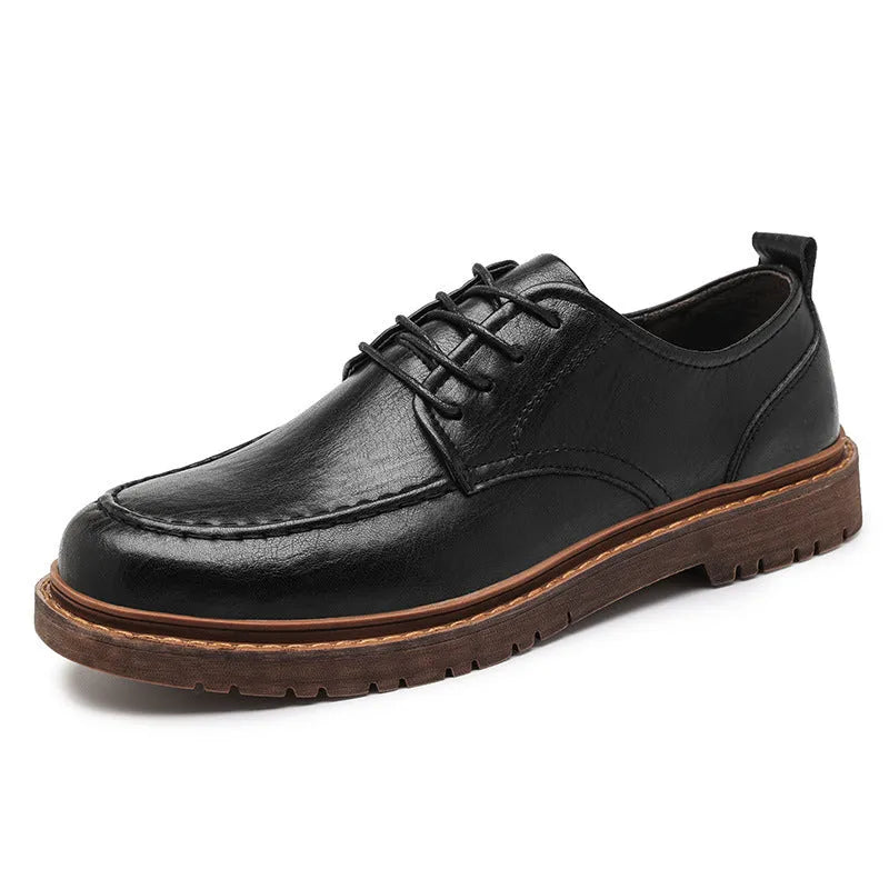 Men's casual leather shoes in cowhide with round toe and flat rubber soles