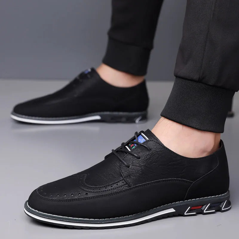 Men's casual leather shoes in black with rubber sole, leather toe cap, and stitching detail.