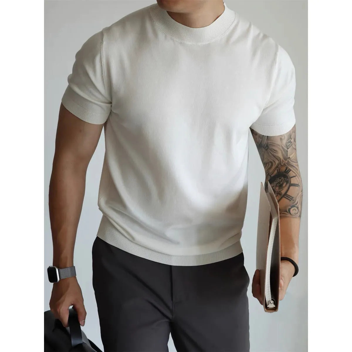 Men's slim-fit solid colour knit t-shirt for commuting in breathable polyester.