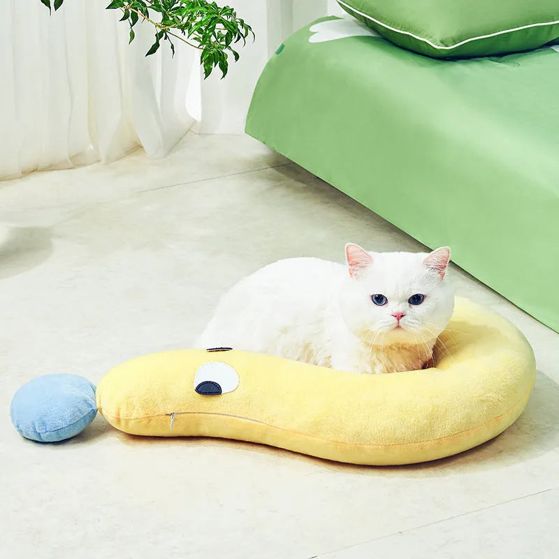 Blue or yellow pet pillow for dogs and cats measuring 62 by 39 centimetres