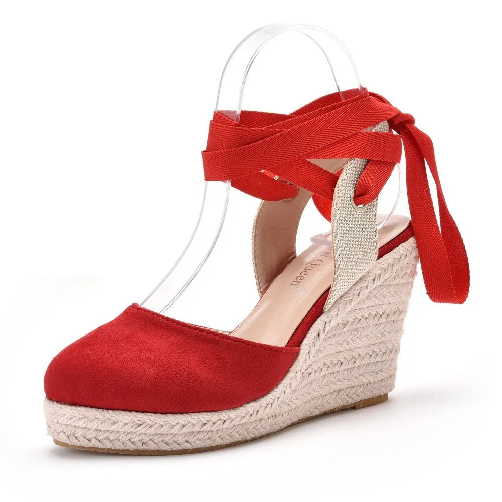 Women's bohemian wedge sandals with beaded decoration and adjustable buckle in red colour