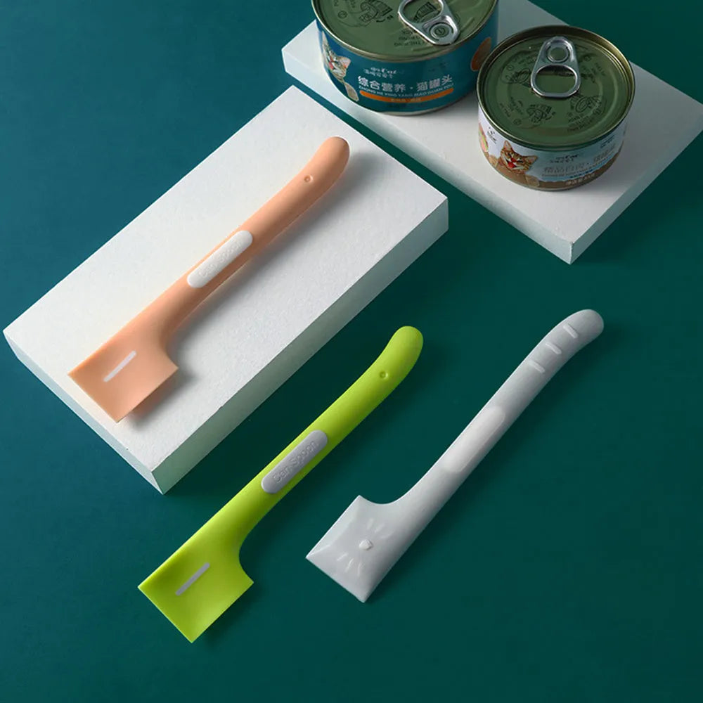 TPR pet food can spoon with right-angle design and 16cm long handle in green colour