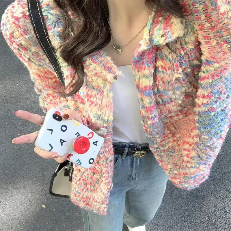 Retro slim fit knitted cardigan in pink or green acrylic fibre with regular sleeves