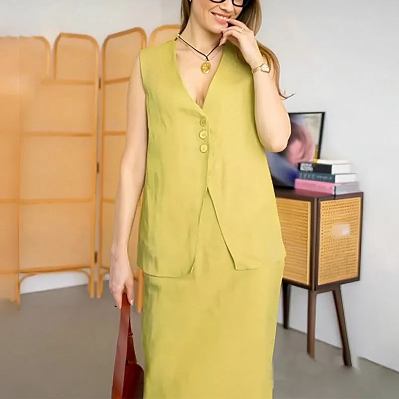 Women's casual two-piece suit with sleeveless top and long skirt in polyester fabric