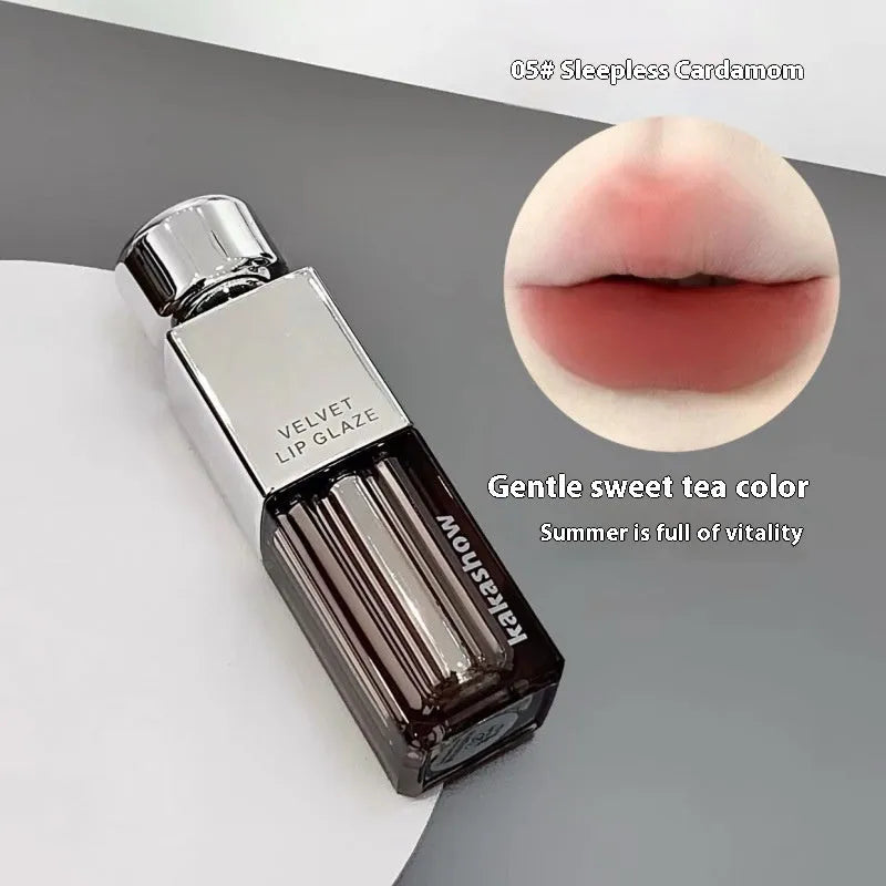 Matte soft mist lipstick in six velvet shades with 1.8g content