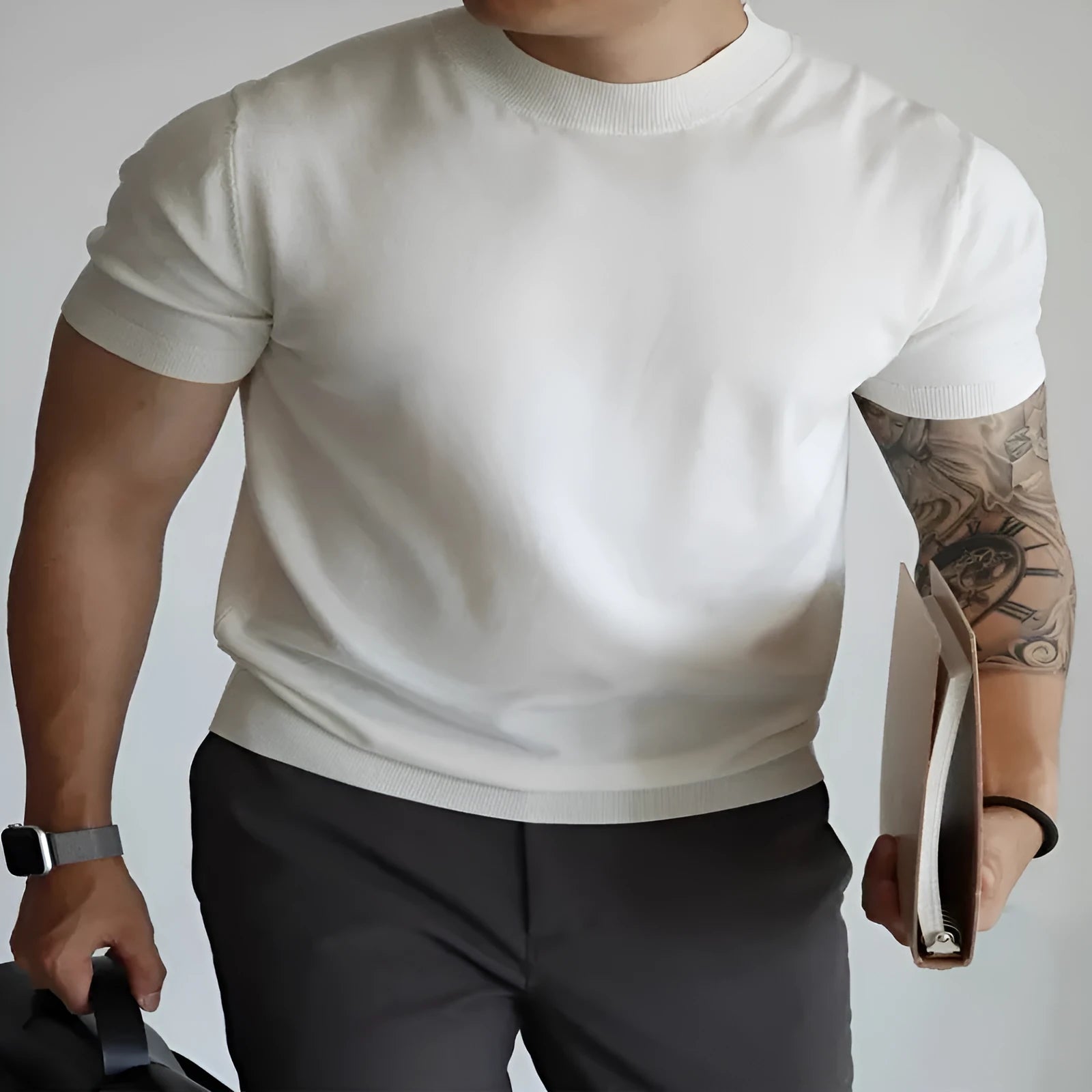 Men's slim-fit solid colour knit t-shirt for commuting in breathable polyester.