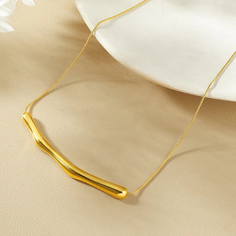 Titanium steel irregular pleated necklace for women in gold or steel electroplated finish