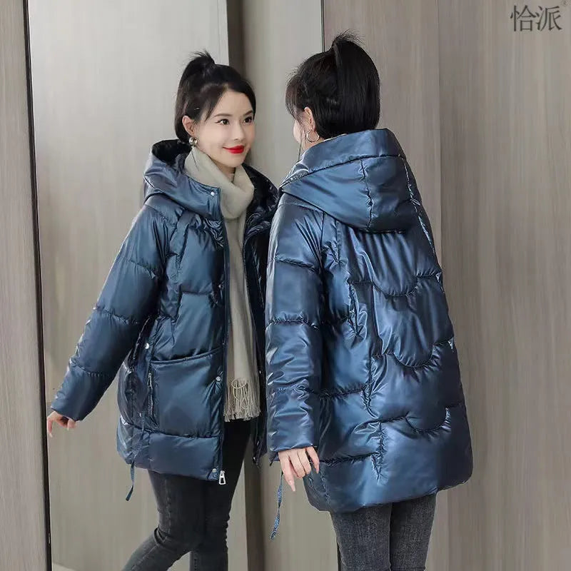 Women's loose fit winter hooded jacket in black colour with regular sleeves