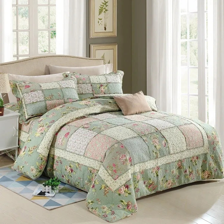 Pure cotton quilted bedspread three-piece set in washed fabric with pillowcases on a bed.