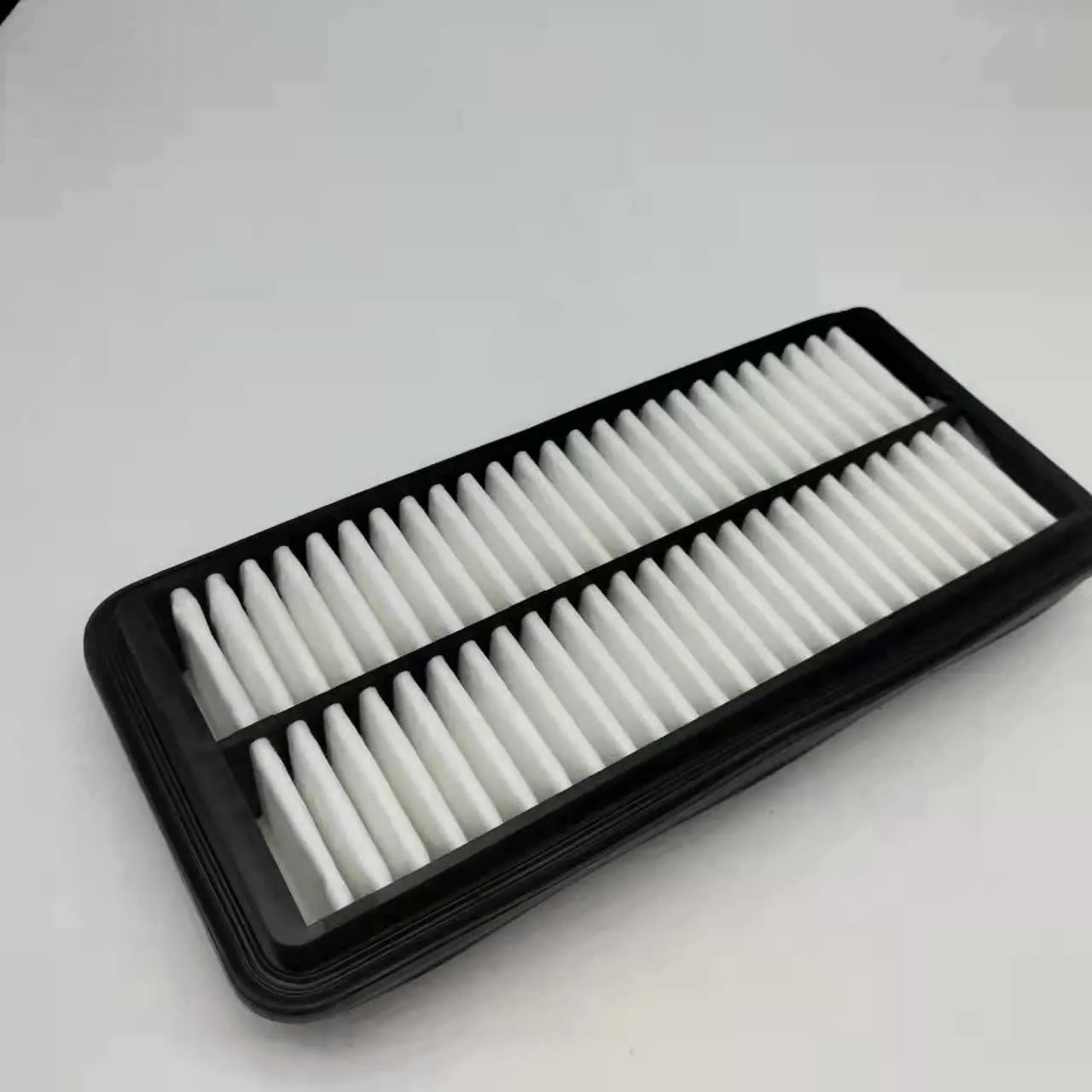 Black polymer car air filter for Hyundai vehicles measuring 256mm x 113mm x 40mm