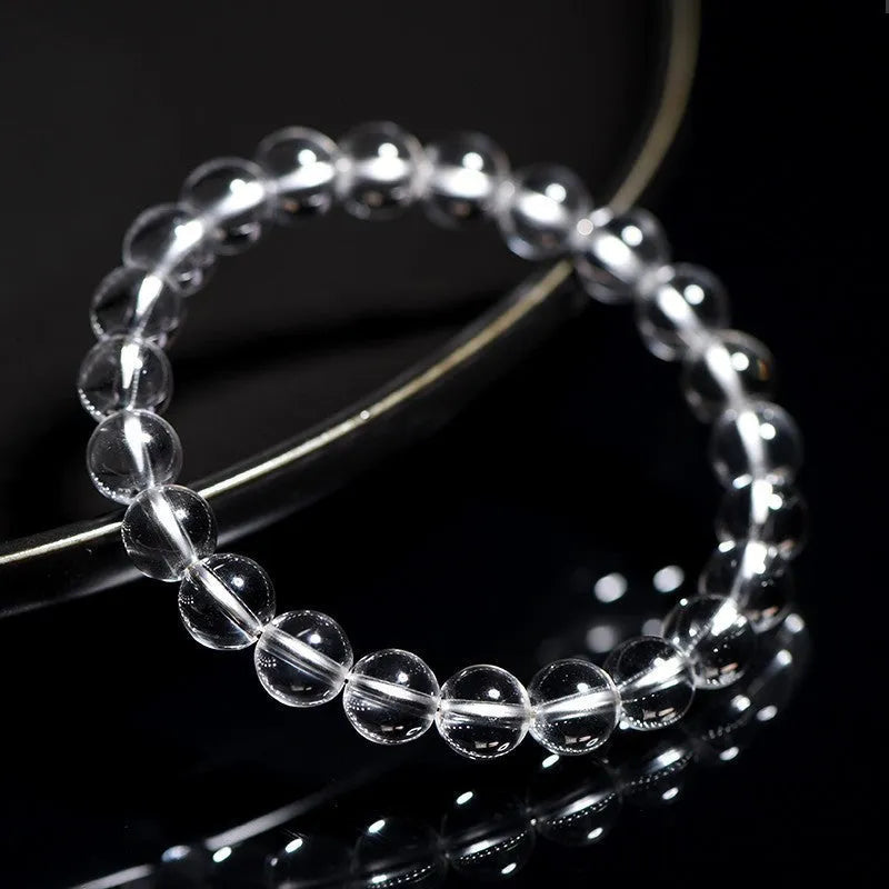Natural Donghai old materials white crystal bracelet with round beads in a single circle.