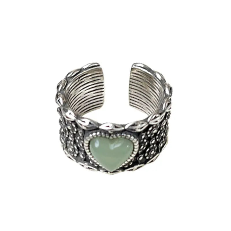 Adjustable heart-shaped retro ring in white copper plated silver with wide-faced design