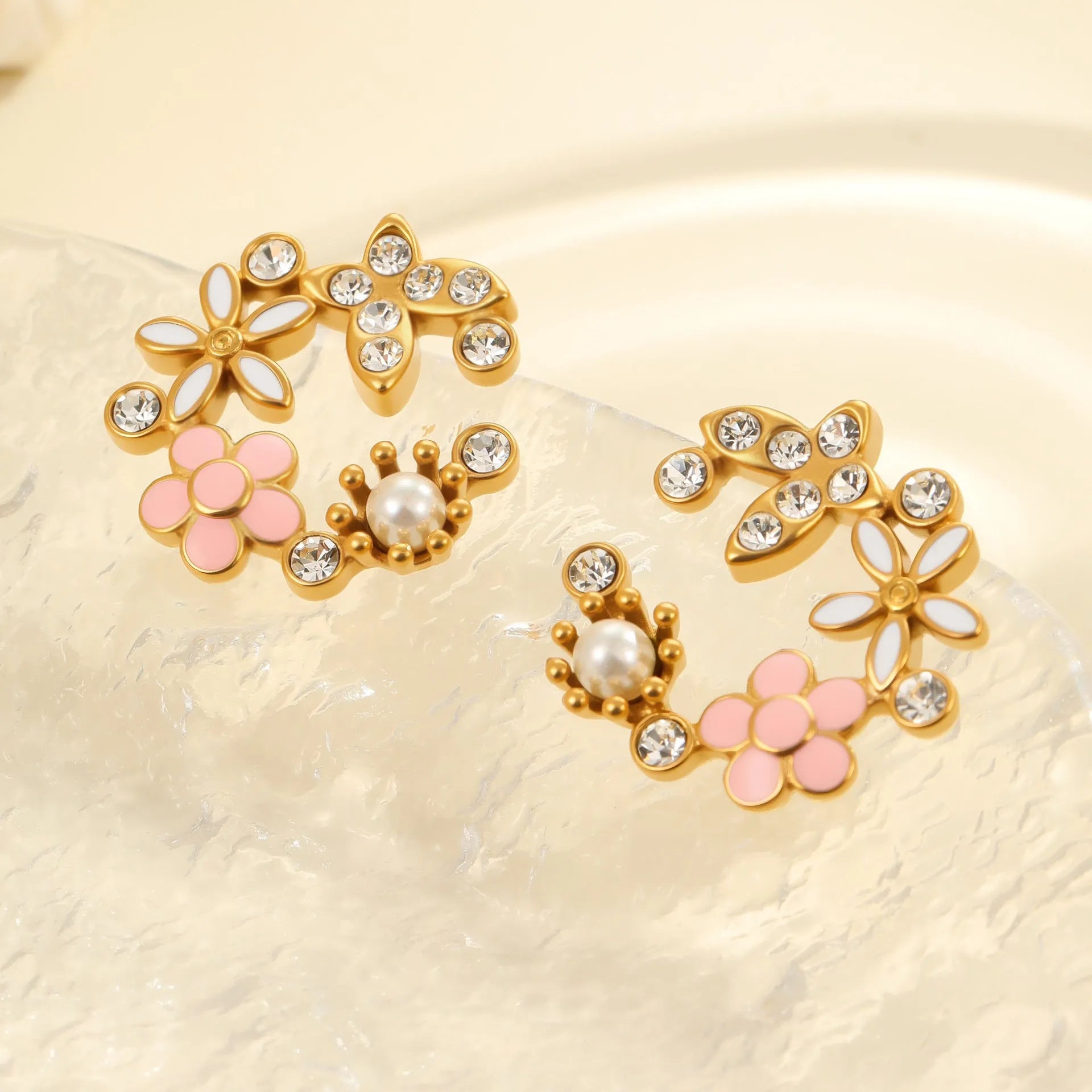 Flower-shaped stud earrings with colourful oil accents and petal elements on 18K gold electroplated stainless steel
