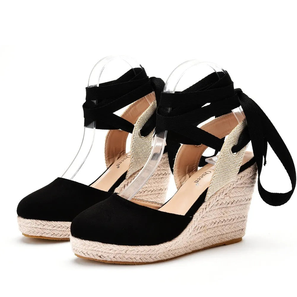 Women's bohemian wedge sandals with beaded decoration and adjustable buckle in red colour