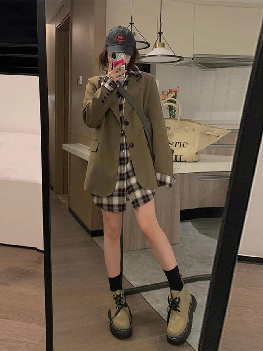 Korean style beige polyester street suit jacket with long sleeves and a chest pocket.
