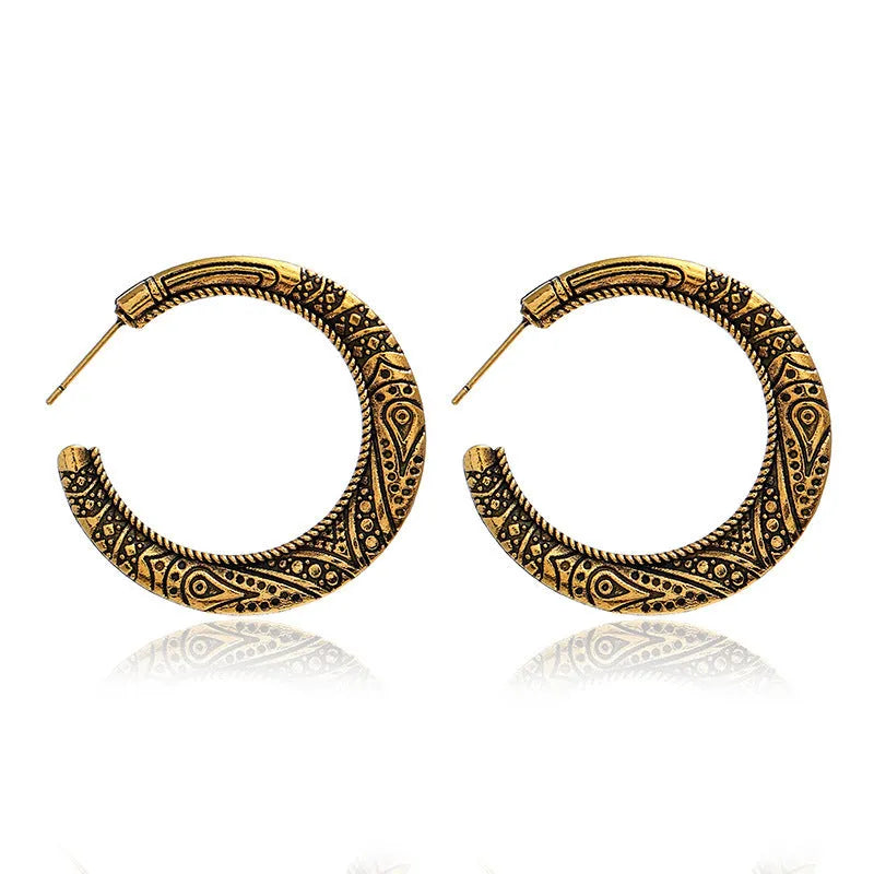 C-shaped alloy earrings with vintage engraving street shot design in bronze finish
