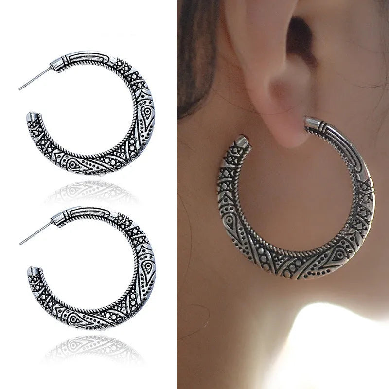 C-shaped alloy earrings with vintage engraving street shot design in bronze finish
