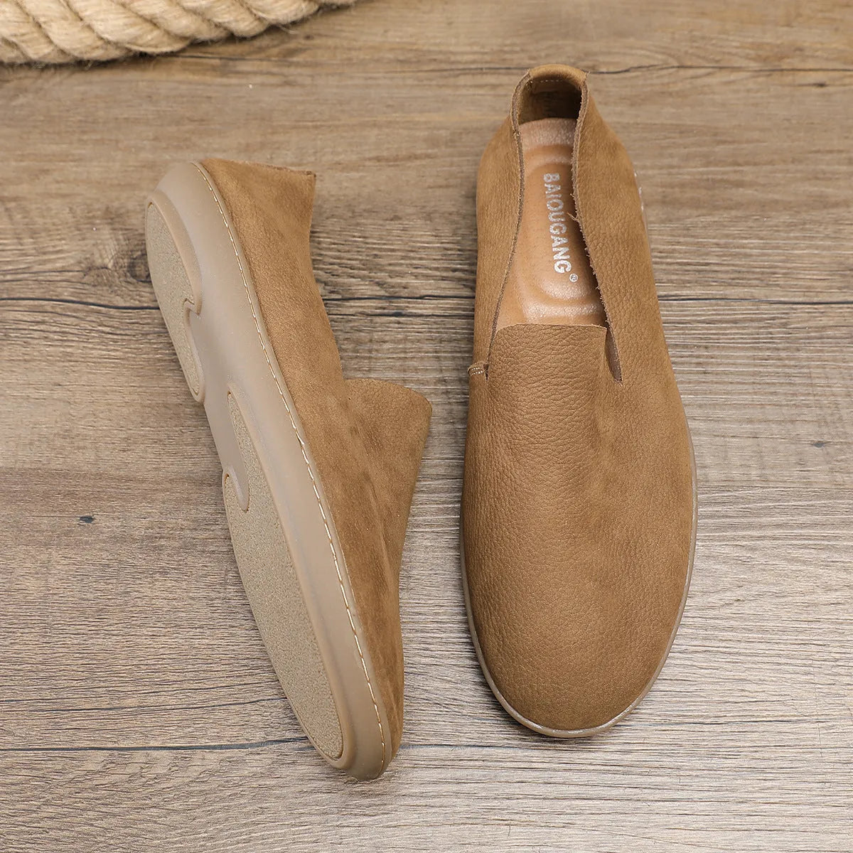 Handmade men's low-top shoes in khaki and grey colours with cowhide uppers and wedge heels