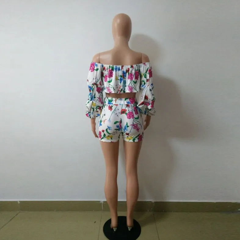 Women's two-piece short set with long pile sleeves and multicolour digitally printed shorts.