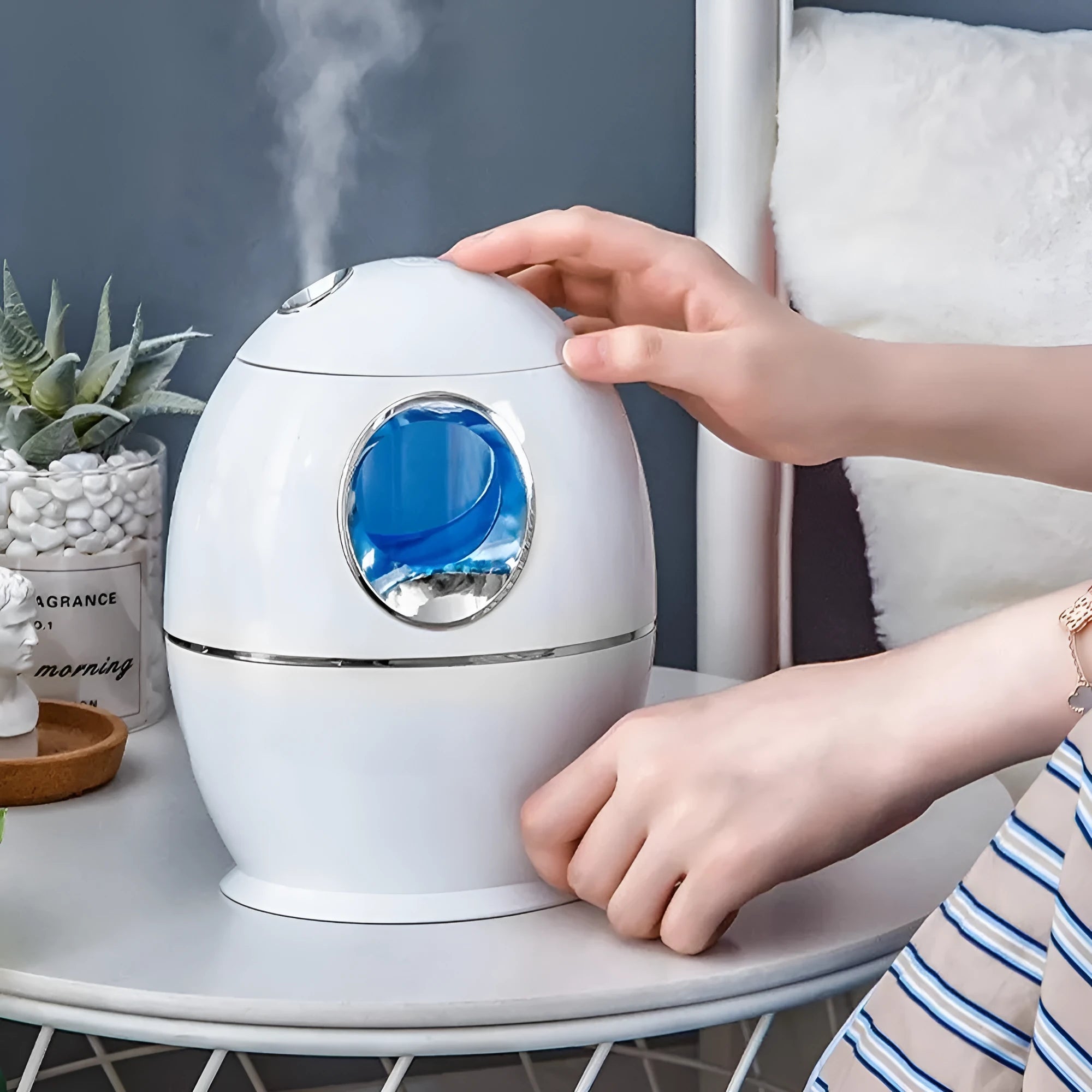 White round aromatherapy humidifier with USB cable and 800ml water tank