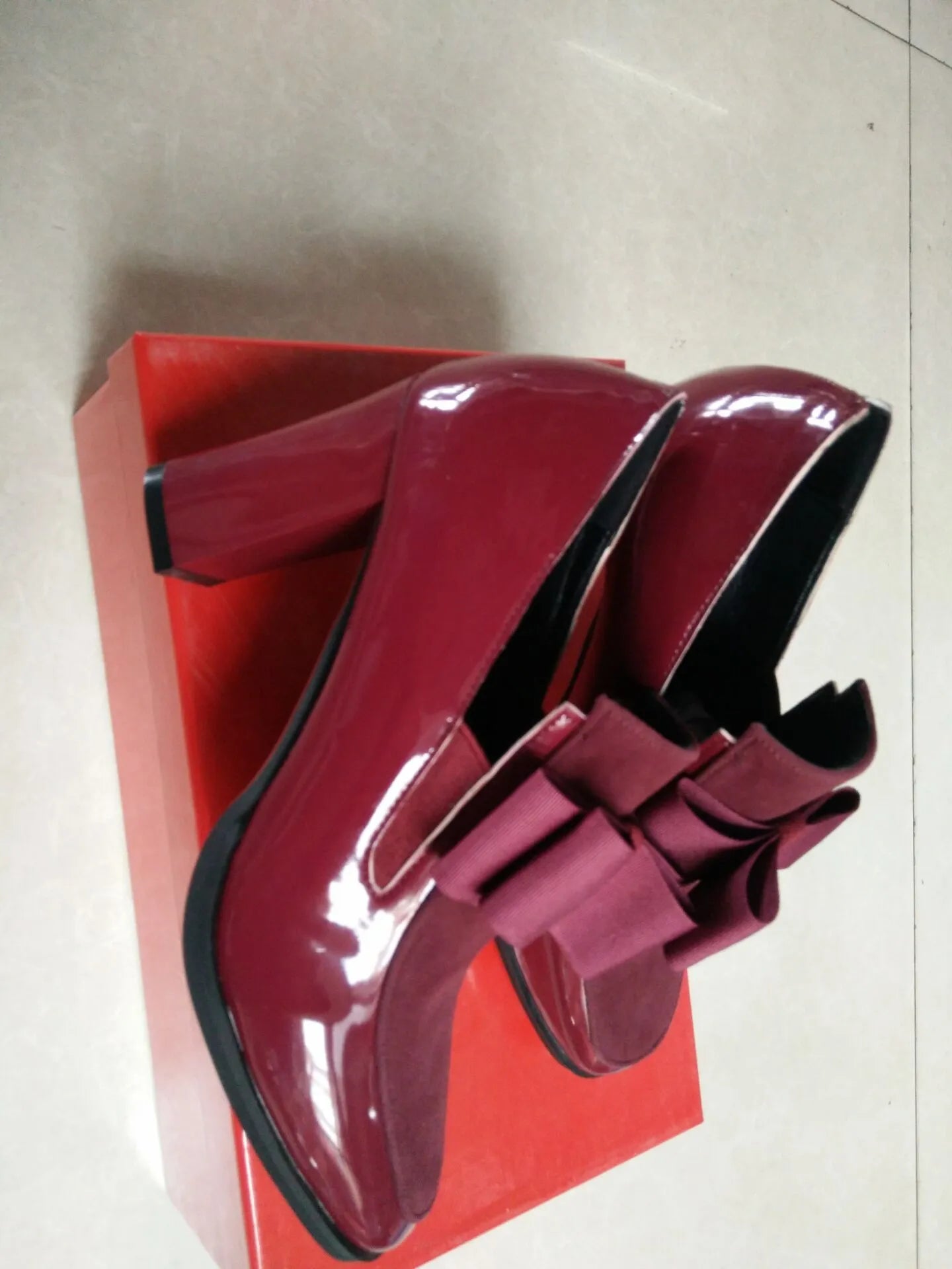 Women's large size patent leather thick heel shoes in black or wine red with square toe and rubber soles