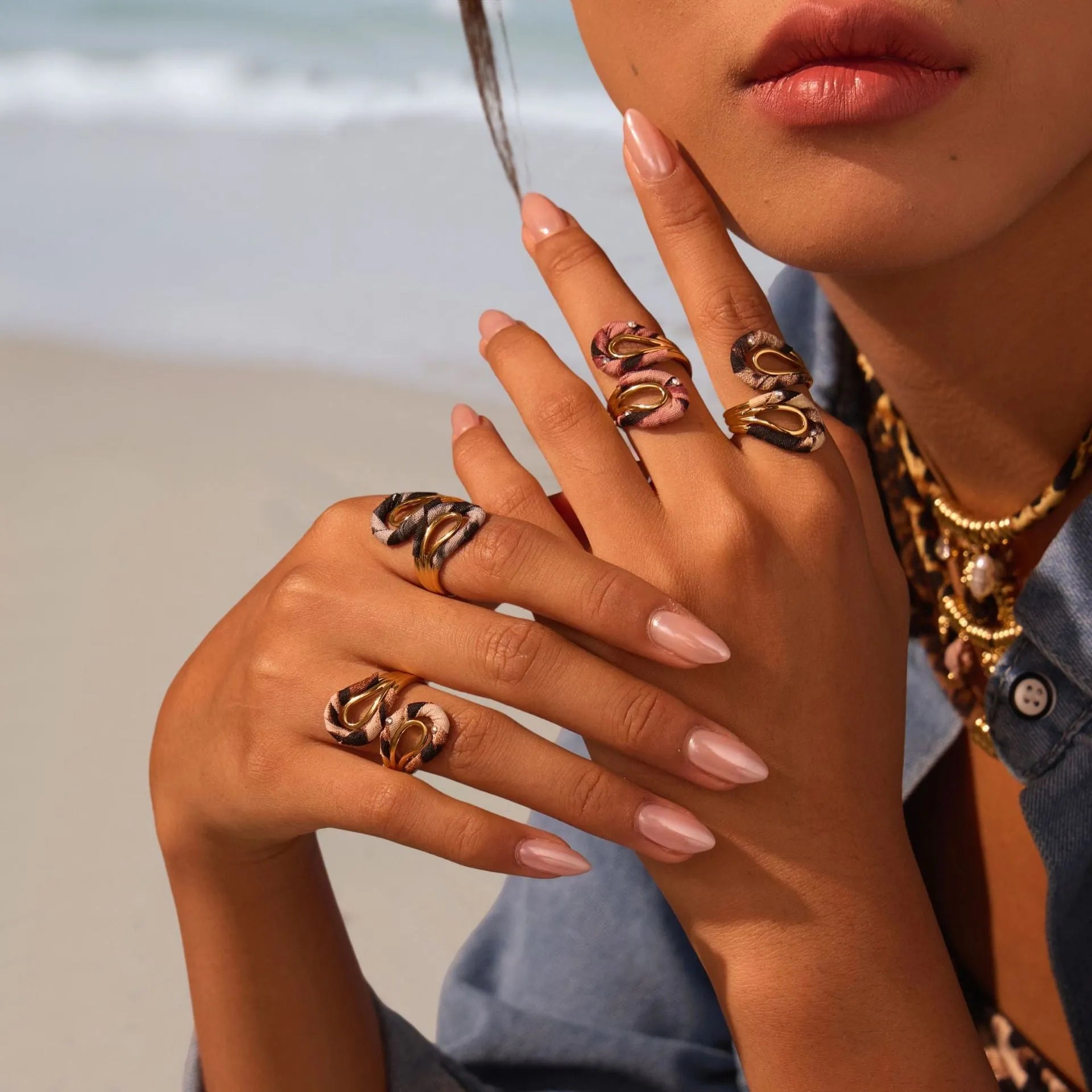 Leopard Series stainless steel open mouth ring with geometric heart shape and leopard print pattern