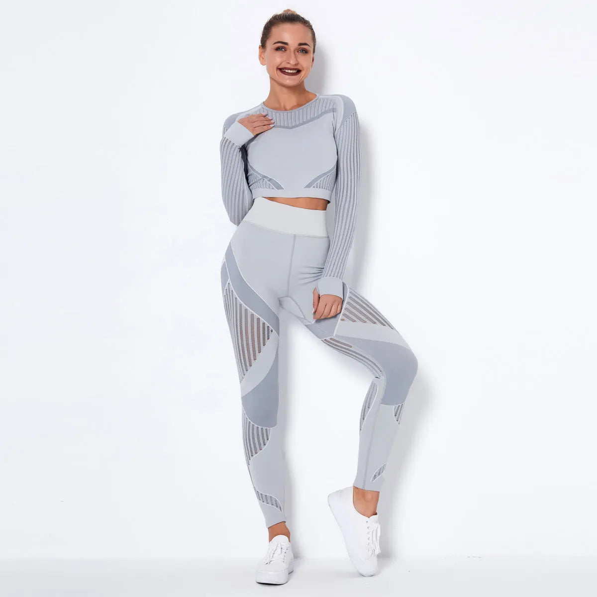 Women's seamless knitted long-sleeved yoga suit in nylon-polyester-spandex fabric blend