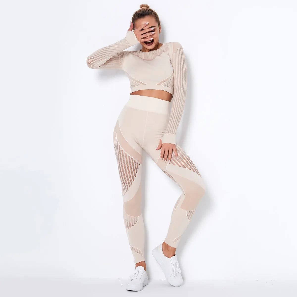 Women's seamless knitted long-sleeved yoga suit in nylon-polyester-spandex fabric blend