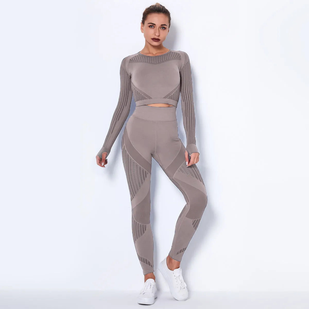 Women's seamless knitted long-sleeved yoga suit in nylon-polyester-spandex fabric blend