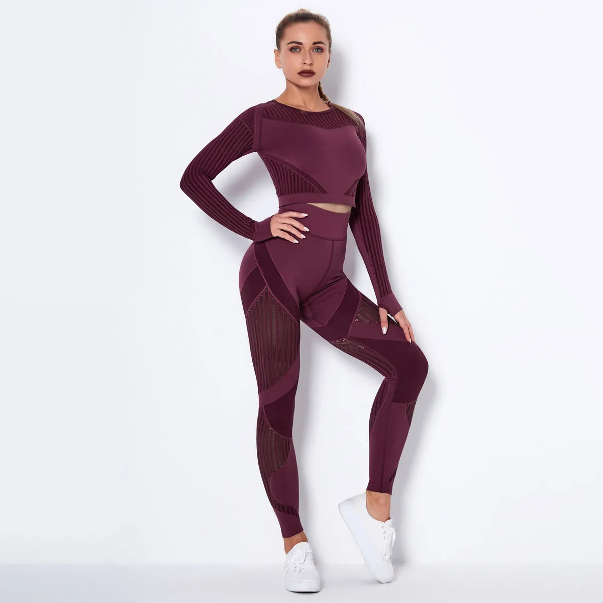 Women's seamless knitted long-sleeved yoga suit in nylon-polyester-spandex fabric blend