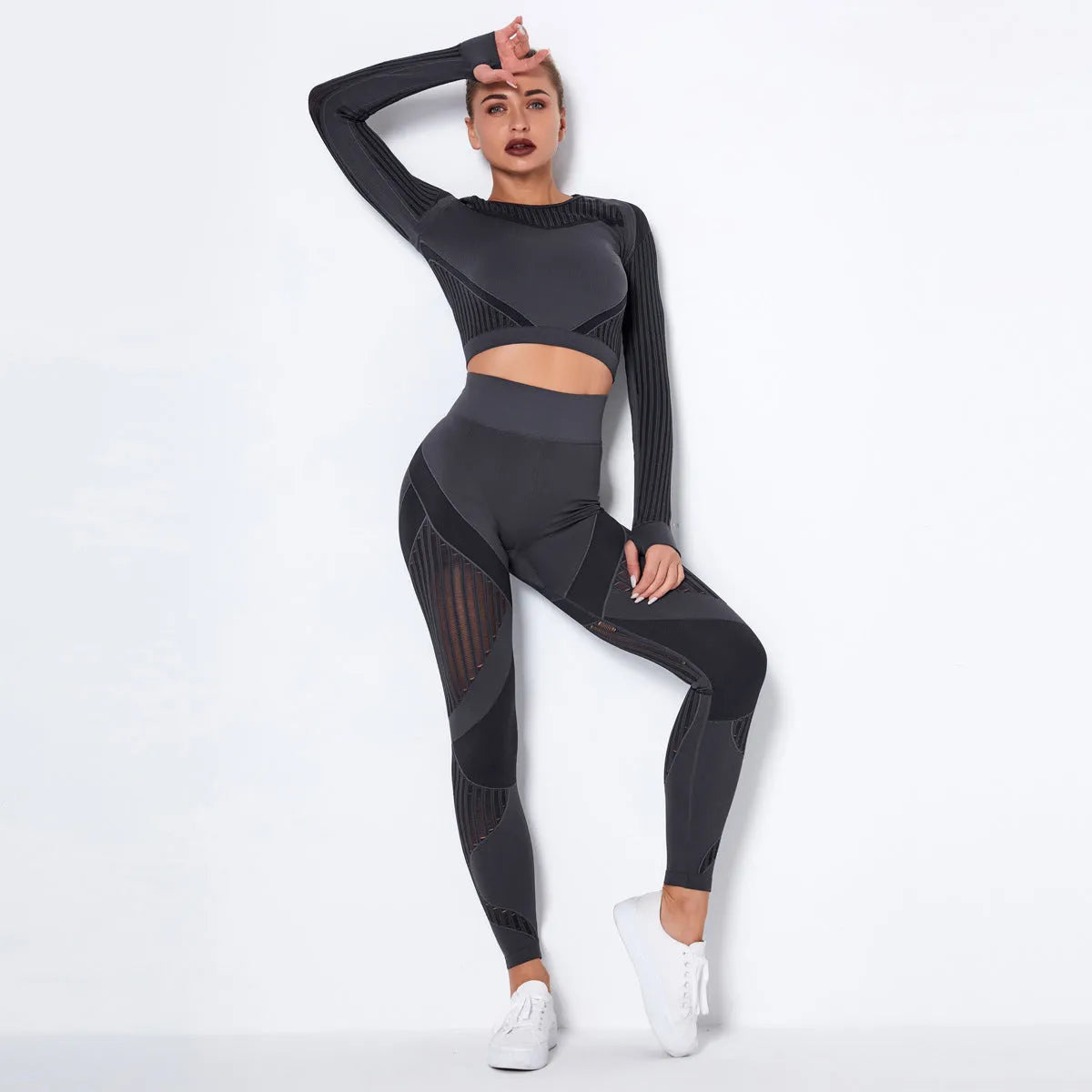 Women's seamless knitted long-sleeved yoga suit in nylon-polyester-spandex fabric blend
