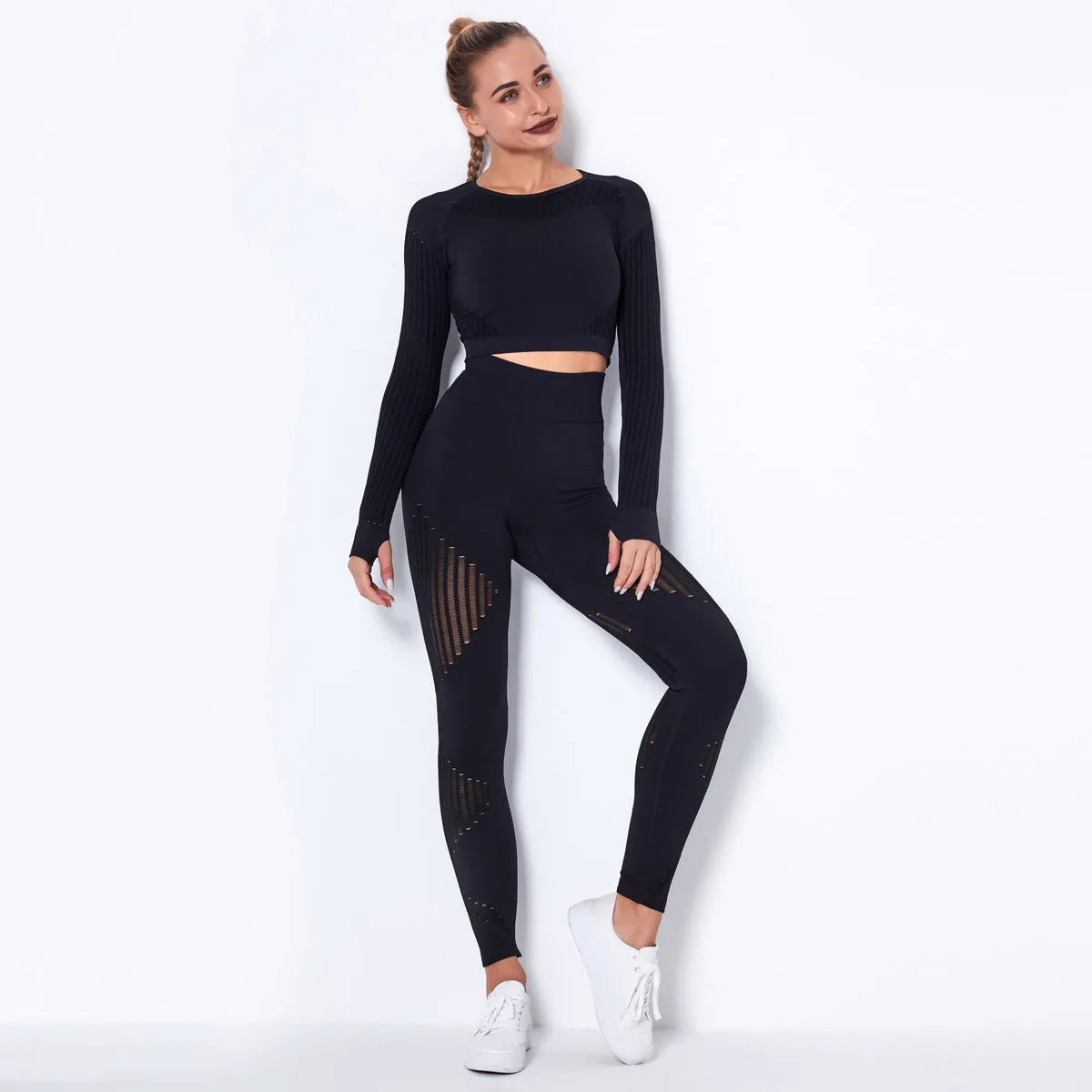 Women's seamless knitted long-sleeved yoga suit in nylon-polyester-spandex fabric blend