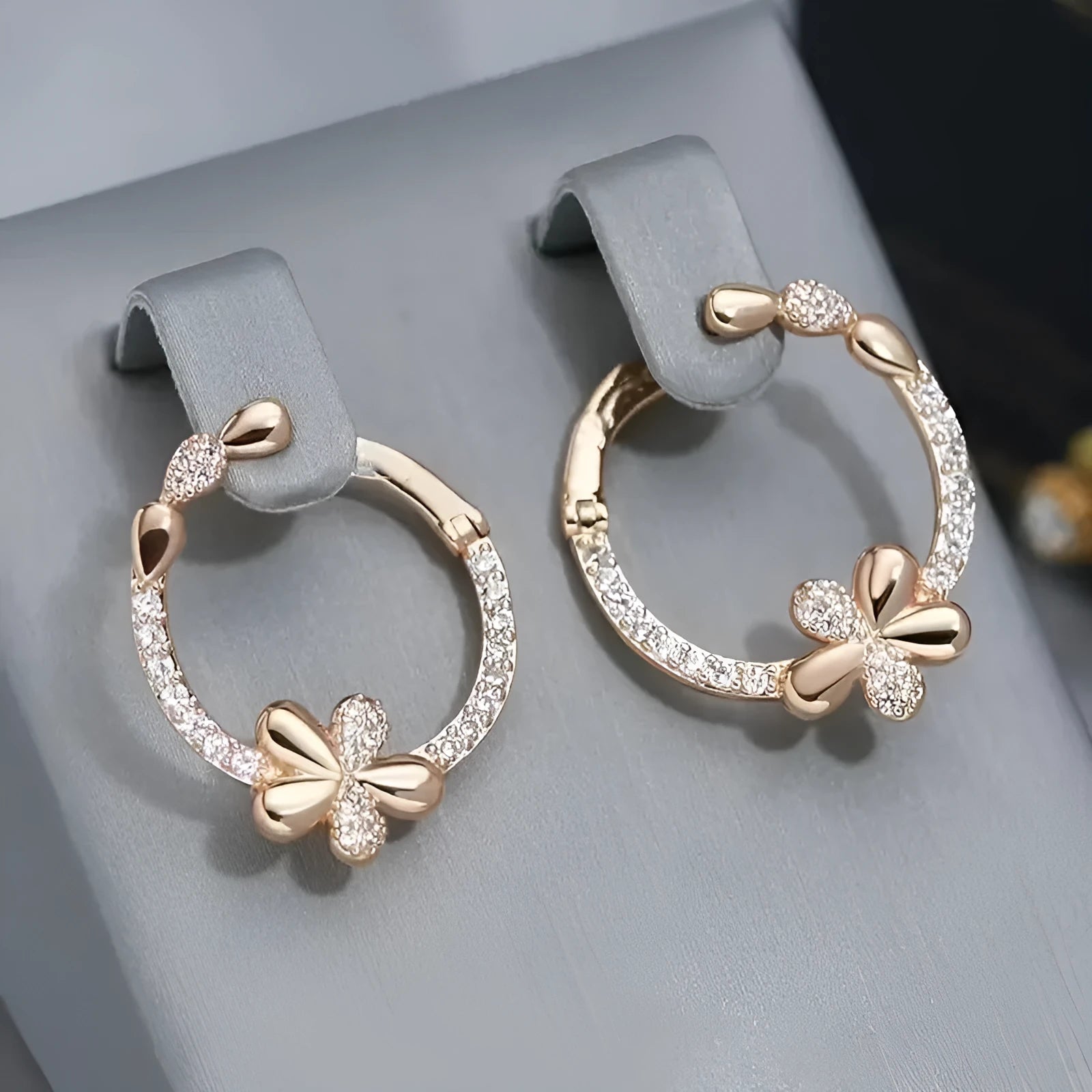 A pair of women's round copper hoop earrings with an electroplated finish in colour EK13286-FD-01.