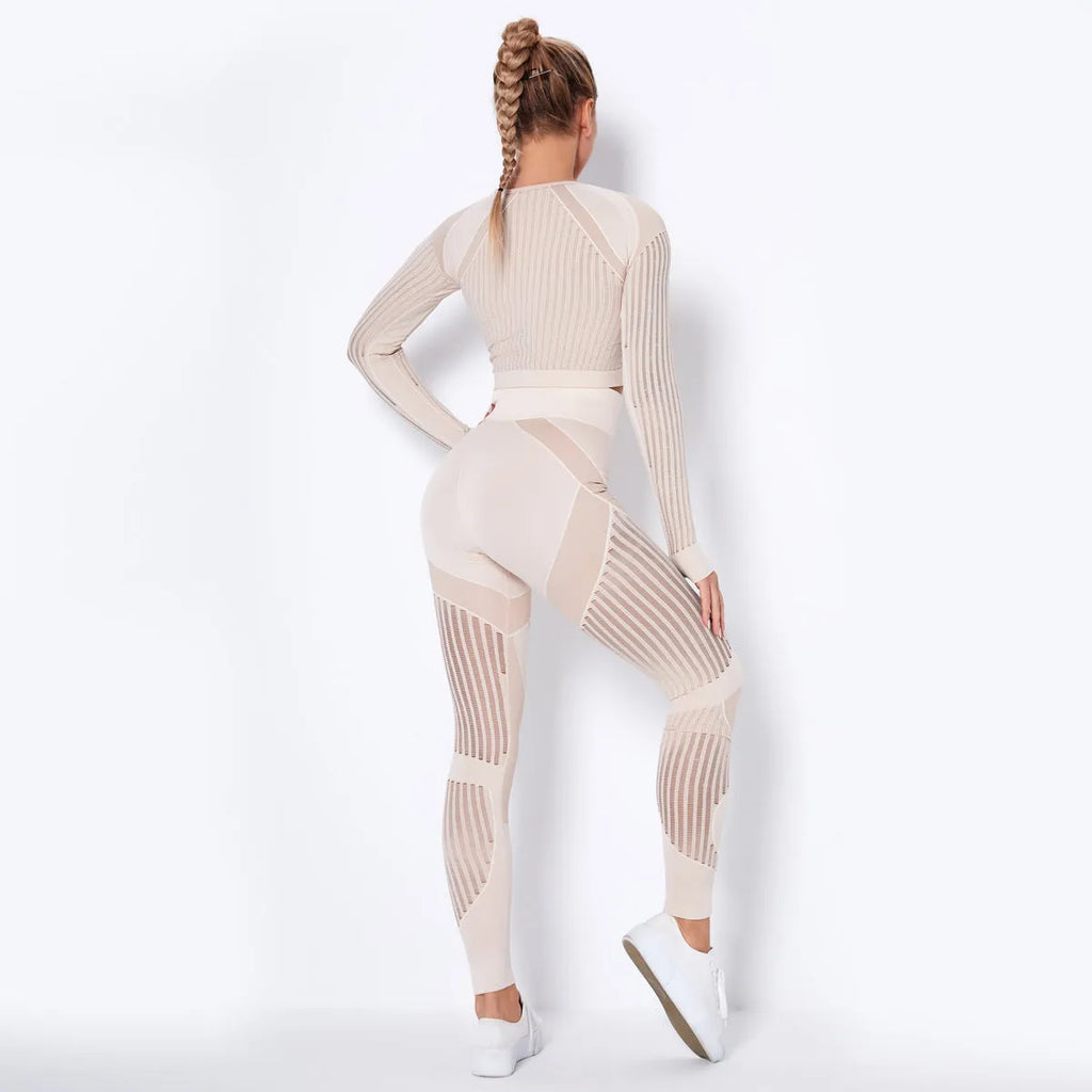 Women's seamless knitted long-sleeved yoga suit in nylon-polyester-spandex fabric blend