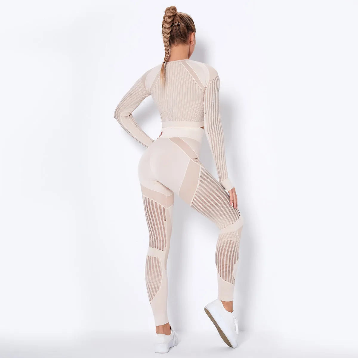 Women's seamless knitted long-sleeved yoga suit in nylon-polyester-spandex fabric blend
