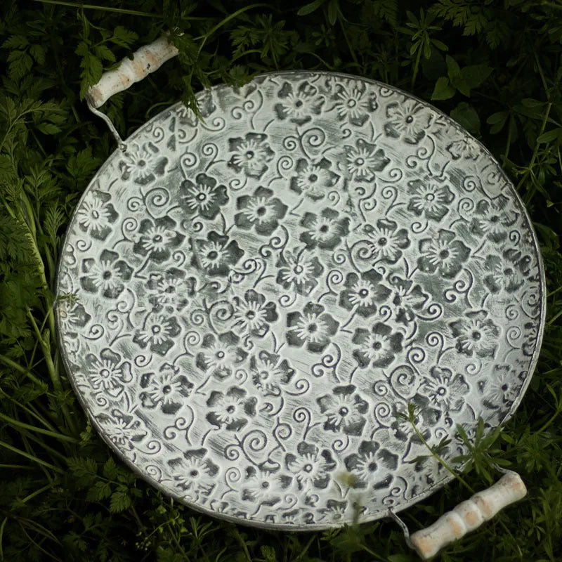Round wrought iron storage tray with European design in two size options