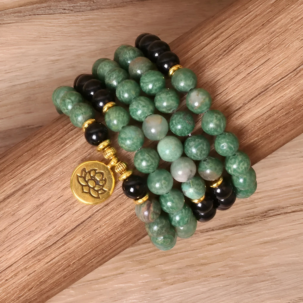 Green and black elastic beaded alloy bracelet with natural styling