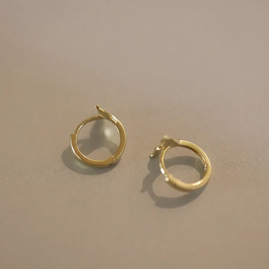 925 silver fishtail ear rings in gold or white gold finish with 8mm inner diameter