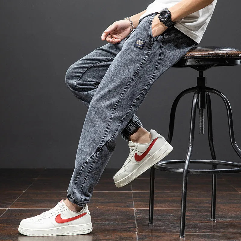 Men's loose-fit light blue cargo jeans with pockets and straight leg on a neutral background.