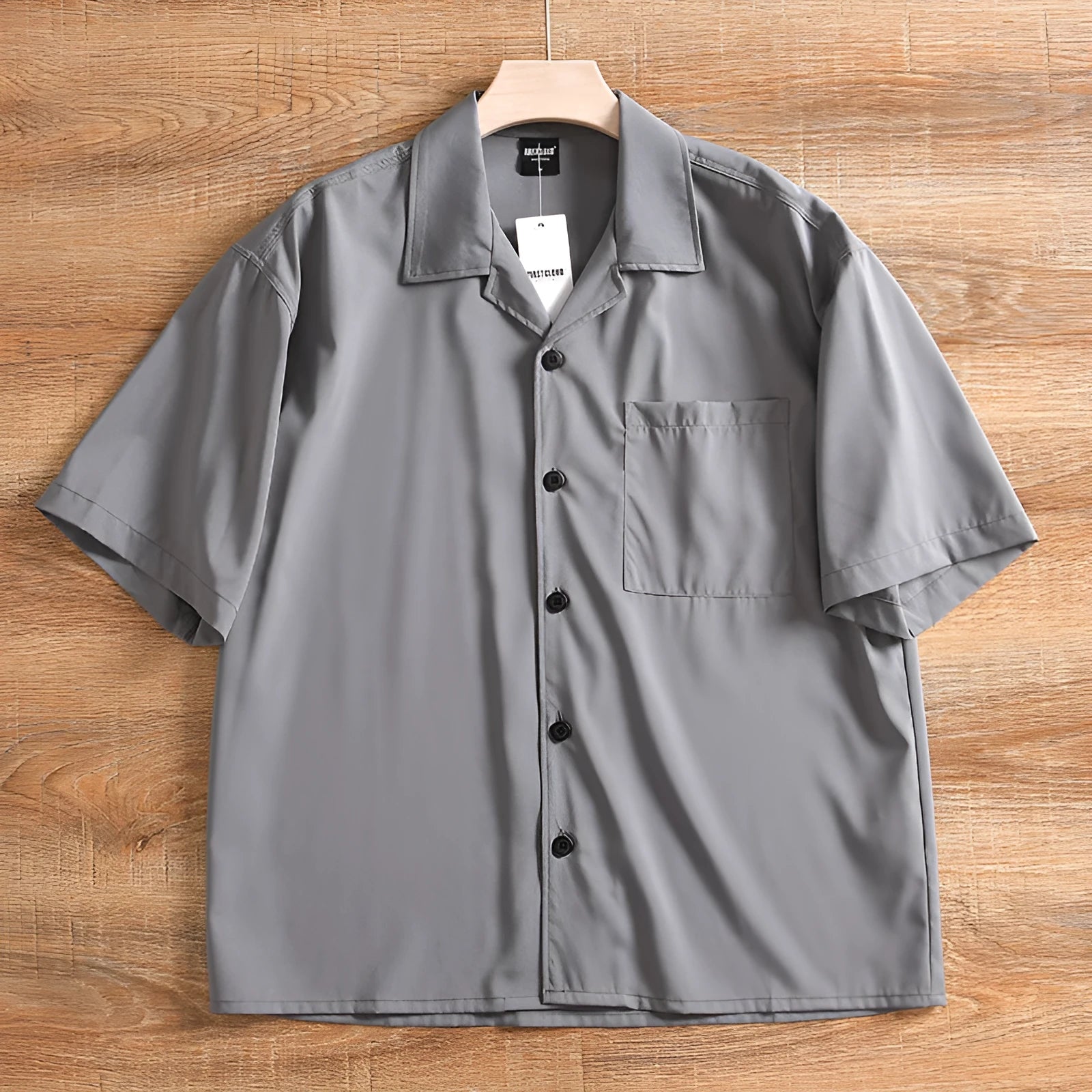 Men's loose-fit lightweight short sleeve shirt in solid colour, shown in Army Green.