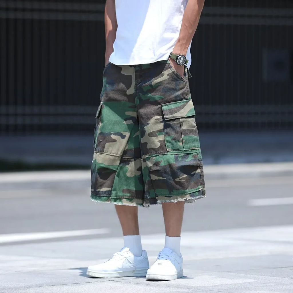 Men's retro camouflage shorts in loose fit with cropped length and cotton-polyester fabric