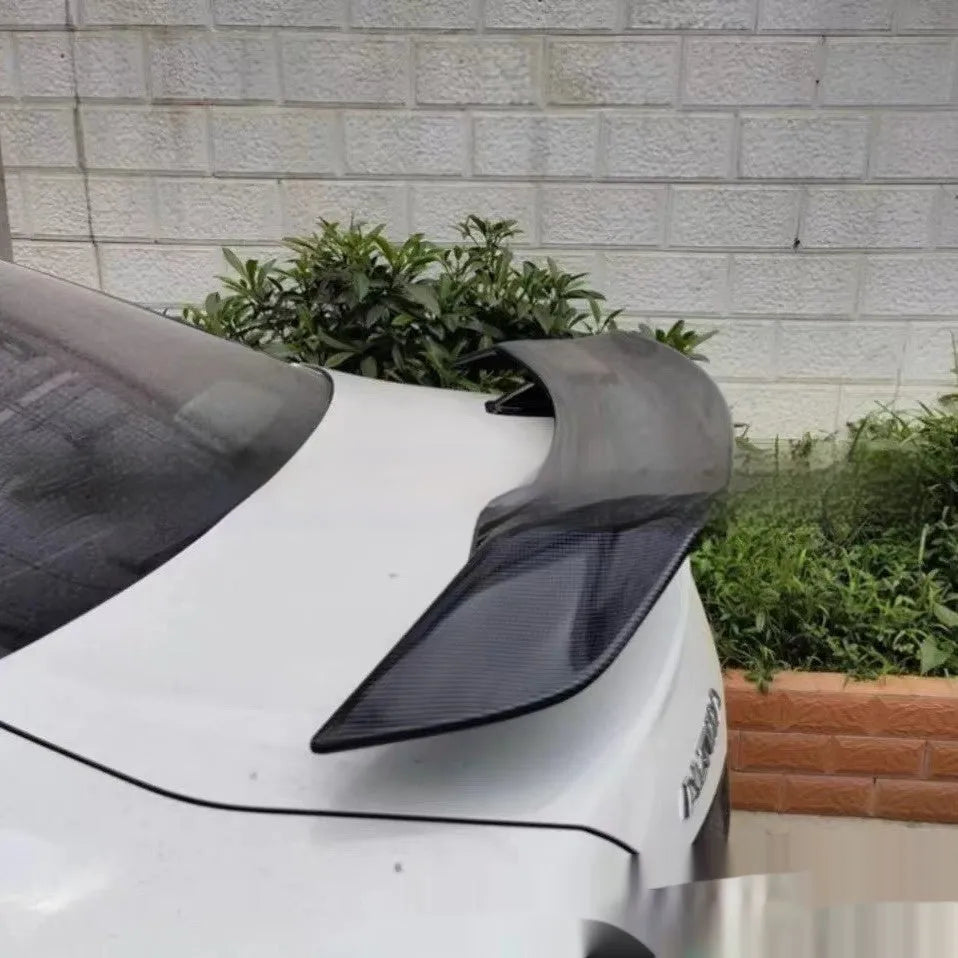 Universal punch-free car spoiler tail wing in ABS material for vehicle modification