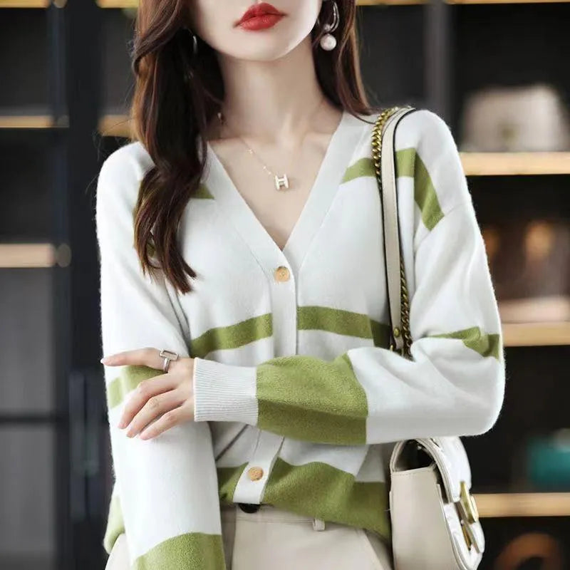 Women's striped V-neck knitted cardigan with 3D pattern effect in slim fit