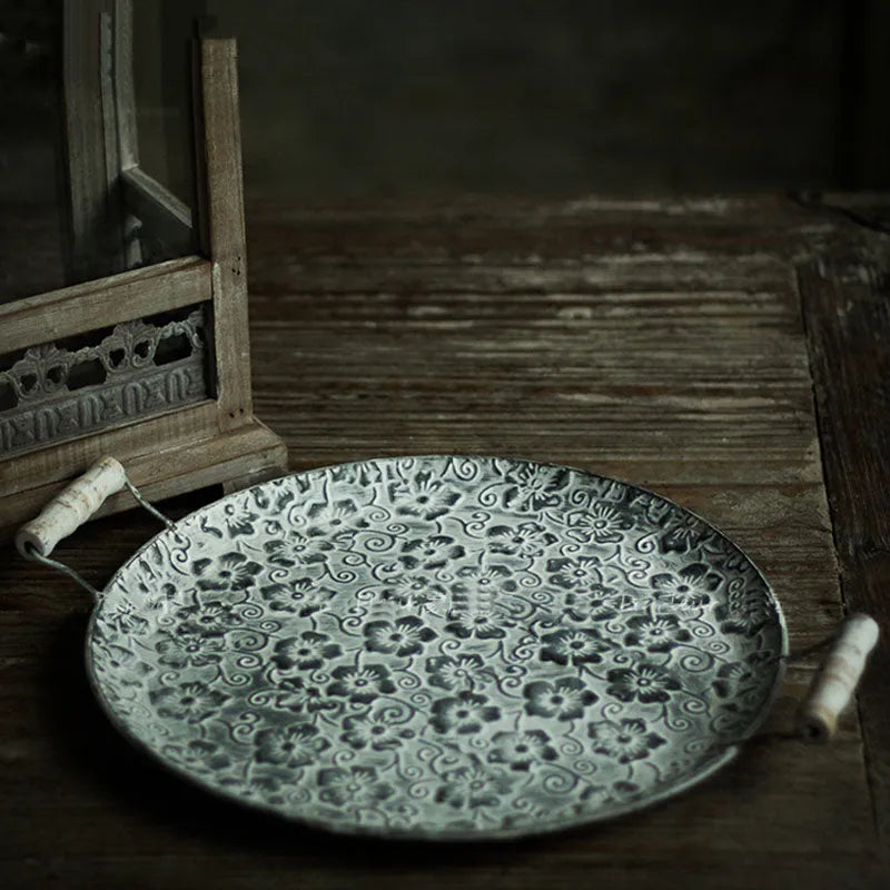 Round wrought iron storage tray with European design in two size options