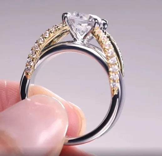 KYRA0702 two-tone geometric women's ring in brass and white steel on a grey background.